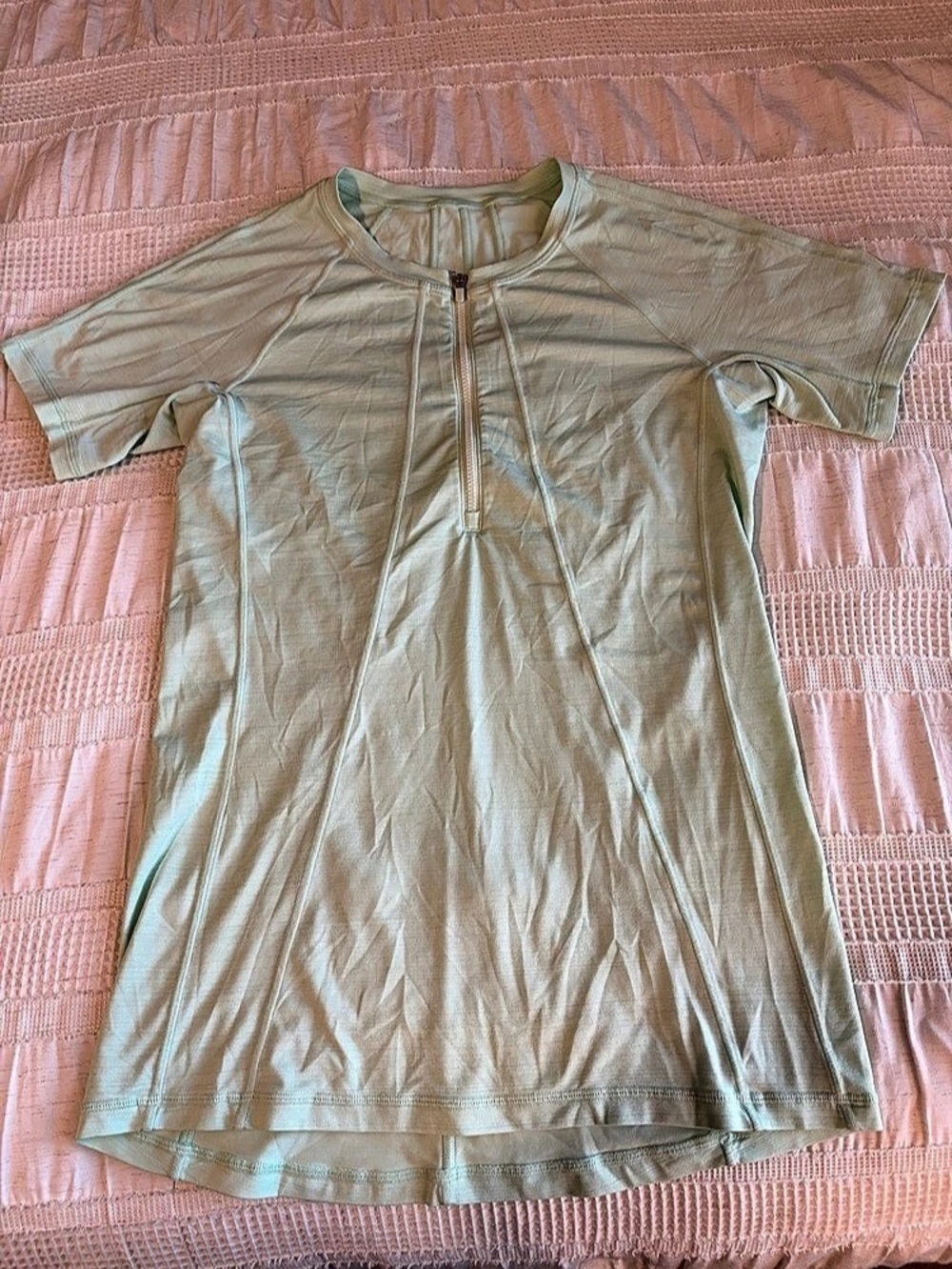 Athleta Short Sleeve Top in Green Size Small Like New
